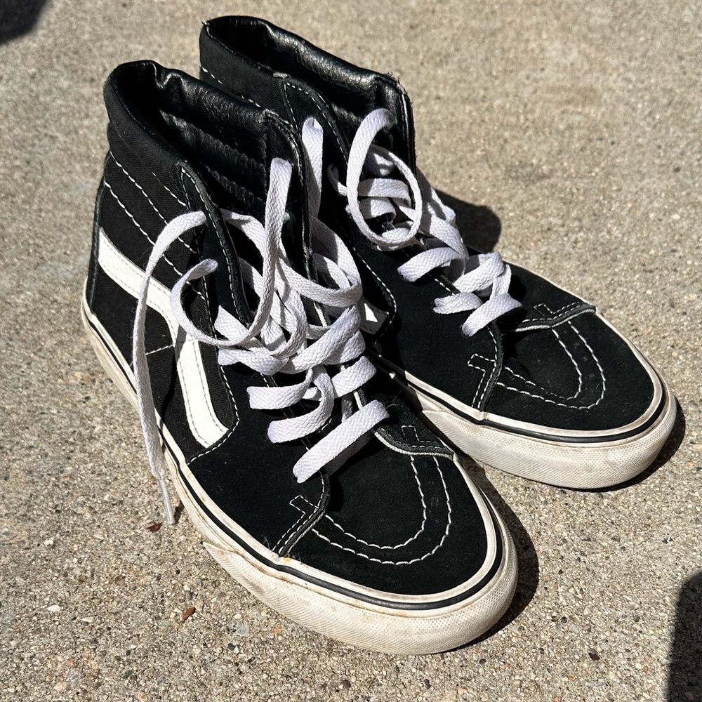 Vans Classica SK8-hi Black and White High top Skateboard Shoes